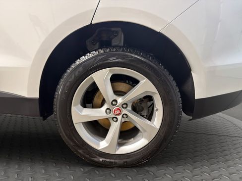 Used 2017 Jaguar F-PACE Premium image 26