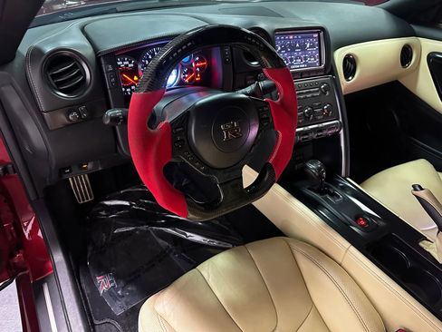 Used 2015 Nissan GT-R Premium AWD/4WD image 8