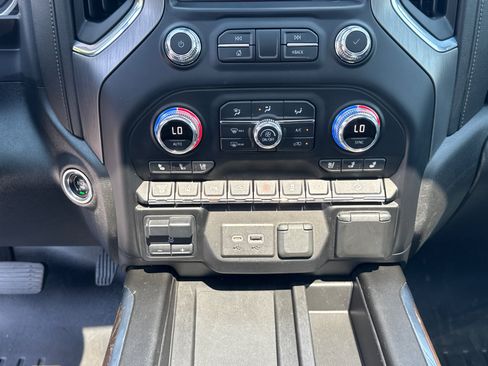 Used 2021 GMC Sierra 2500 Denali w/ Denali Ultimate Package AWD/4WD image 13