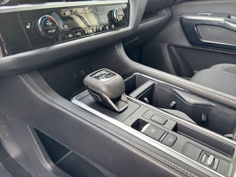 Used 2025 Nissan Pathfinder SV image 43