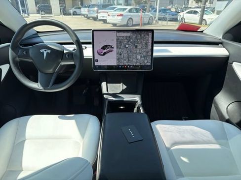 Used 2022 Tesla Model Y Long Range AWD/4WD image 18