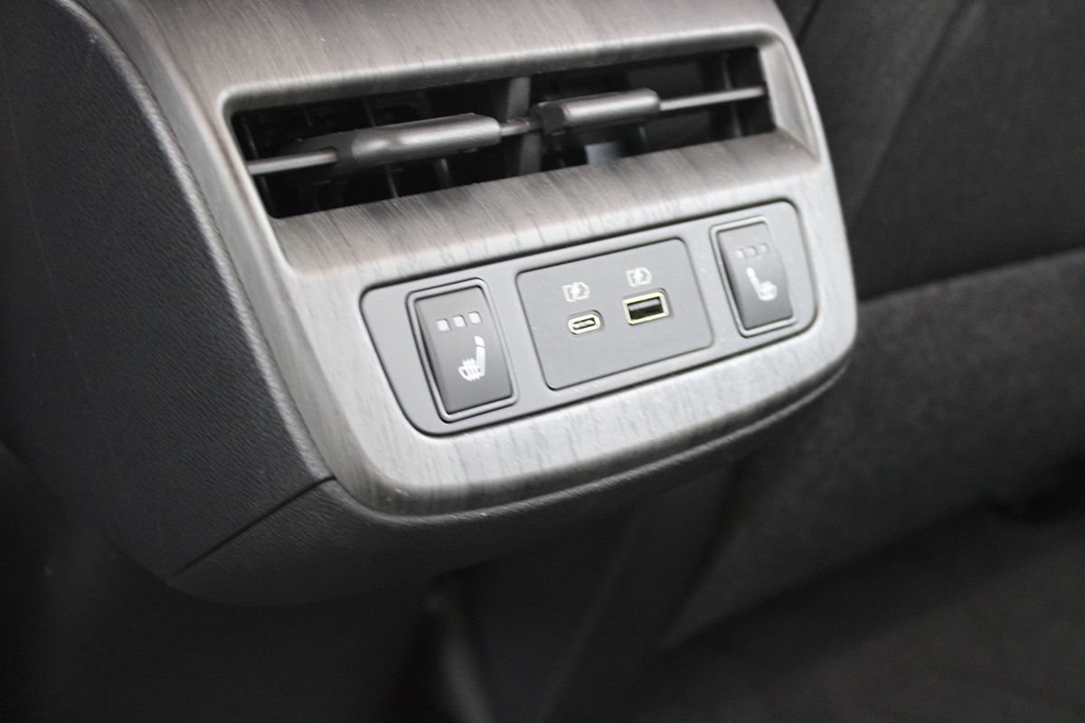 Used 2024 Nissan Ariya FWD image 21