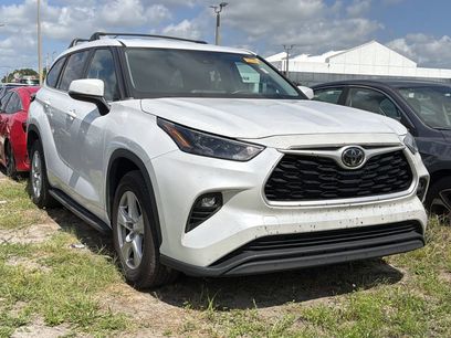 Used 2023 Toyota Highlander LE