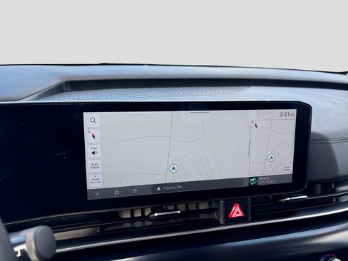Used 2025 Kia Carnival FWD image 19