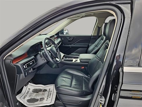 Used 2022 Lincoln Aviator Reserve image 11