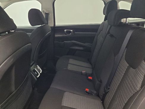 Used 2023 Kia Sorento LX FWD image 18