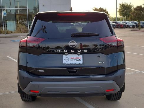 Certified 2023 Nissan Rogue SV FWD image 3