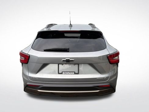Used 2024 Chevrolet Trax ACTIV w/ Sunroof Package FWD image 9
