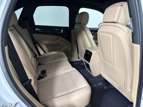Certified 2023 Porsche Cayenne Platinum Edition image 24