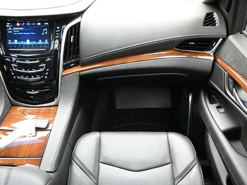 Used 2020 Cadillac Escalade Premium Luxury AWD/4WD image 36