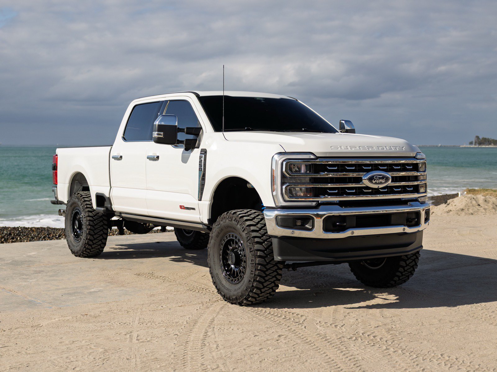 Used 2025 Ford F250 Lariat w/ Lariat Ultimate Package AWD/4WD image 3