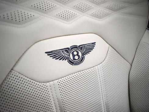 New 2025 Bentley Bentayga Azure image 38