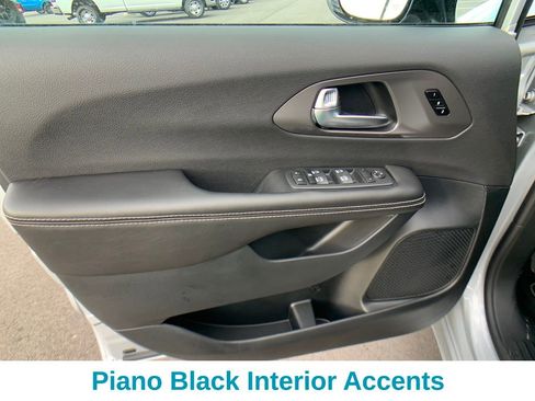 New 2026 Chrysler Pacifica Select w/ S Appearance Package image 12