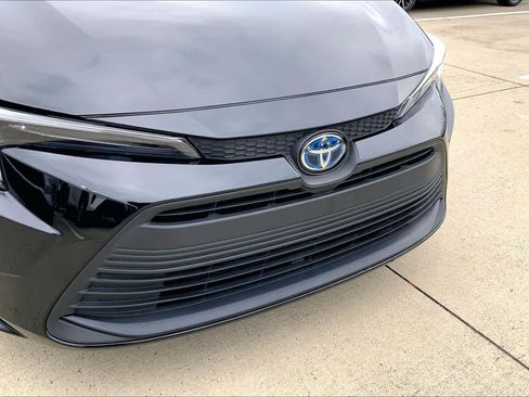 Used 2023 Toyota Corolla LE image 30