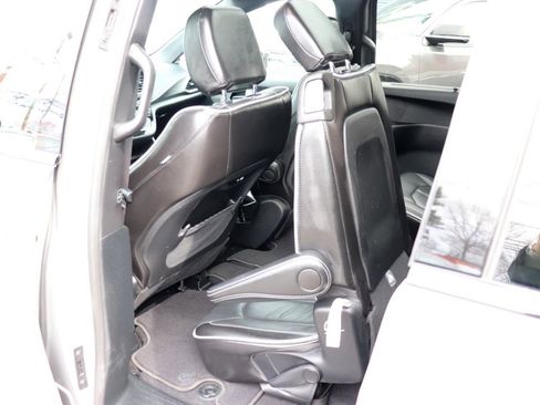 Used 2025 Chrysler Pacifica Limited image 30