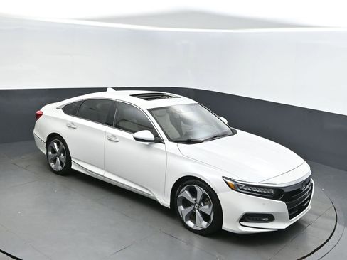 Used 2018 Honda Accord Touring image 1