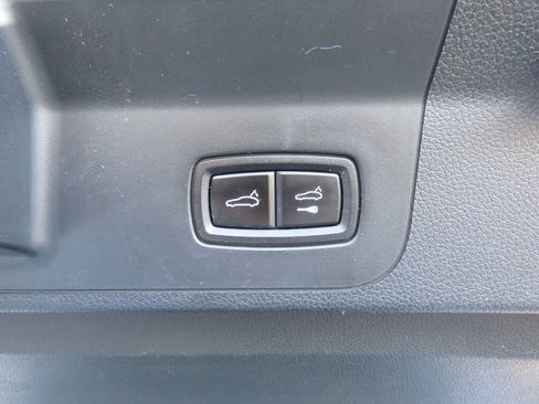 Used 2018 Porsche Panamera 4 image 18