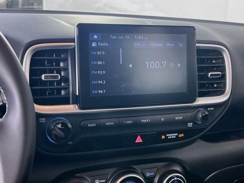 Used 2023 Hyundai Venue SEL FWD image 14