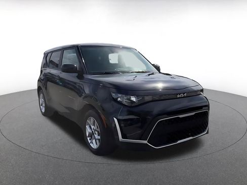 Used 2025 Kia Soul LX w/ LX Technology Package image 3