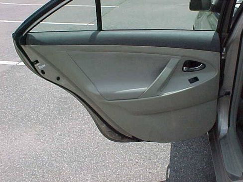 Used 2007 Toyota Camry LE FWD image 12