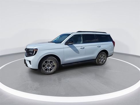 New 2025 Ford Expedition Active image 4