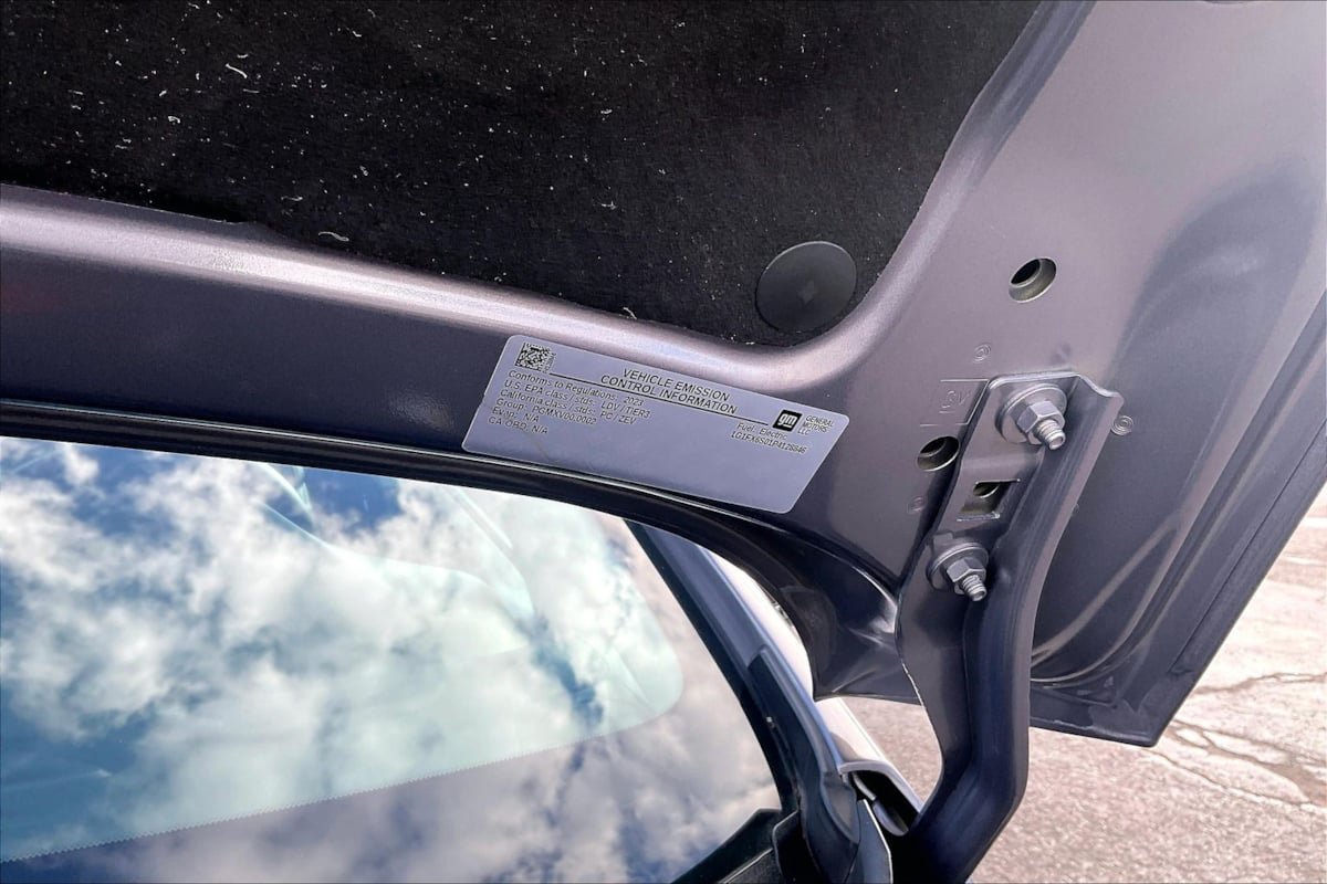 Used 2023 Chevrolet Bolt LT w/ Infotainment Package FWD image 27