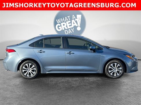 Used 2021 Toyota Corolla LE image 2