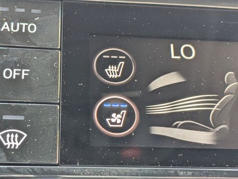 Certified 2025 Genesis G70 2.5T w/ Sport Prestige Package image 27