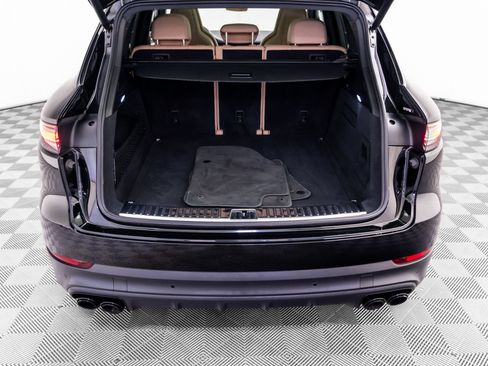 Used 2023 Porsche Cayenne Platinum Edition AWD/4WD image 31