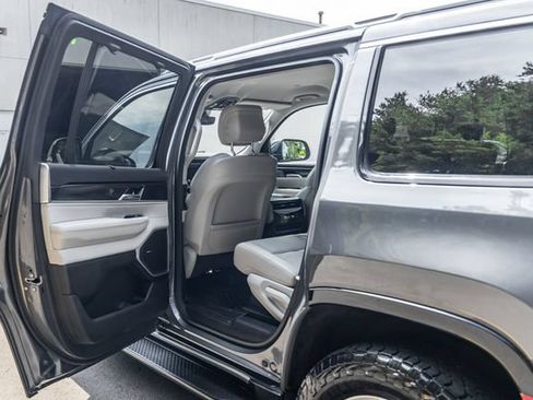 Used 2024 Jeep Wagoneer 4WD w/ Convenience Group I image 20