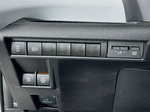 Certified 2025 Toyota Sienna LE FWD image 10