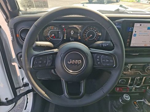 Used 2026 Jeep Gladiator Mojave AWD/4WD image 15