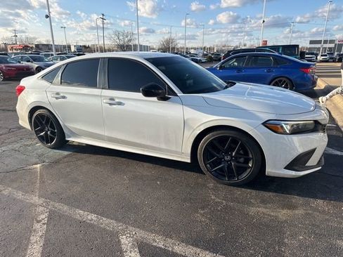 Used 2023 Honda Civic Sport image 2