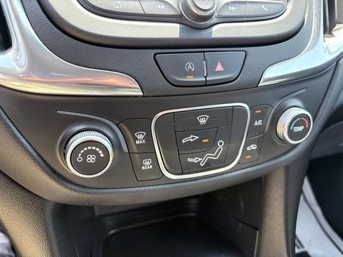 Used 2022 Chevrolet Equinox LT FWD image 19