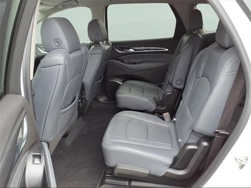 Used 2021 Buick Enclave Essence image 14