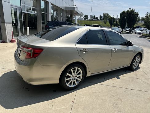 Used 2013 Toyota Camry XLE FWD image 6