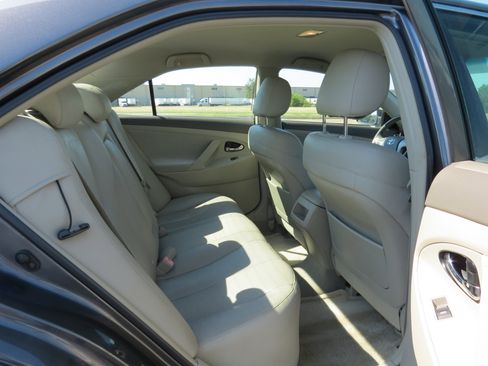 Used 2010 Toyota Camry SE image 32