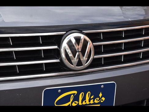 Used 2018 Volkswagen Passat 2.0T R-Line image 44