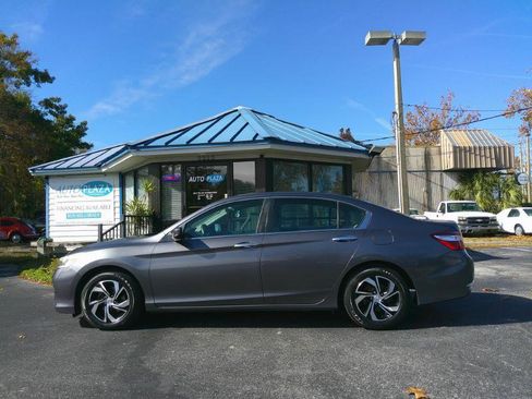 Used 2017 Honda Accord LX image 10