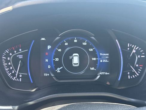Used 2019 Hyundai Santa Fe SEL AWD/4WD image 4