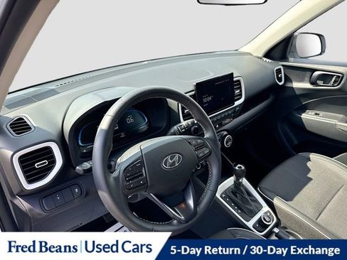 Used 2023 Hyundai Venue Limited FWD image 11