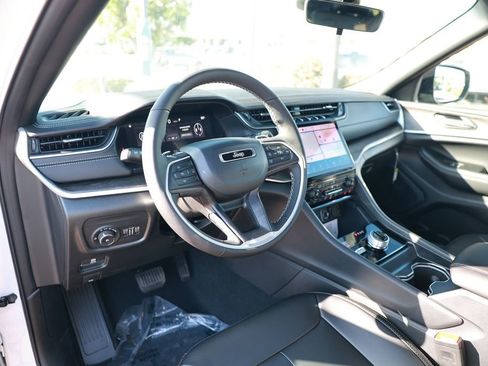 New 2025 Jeep Grand Cherokee L Limited image 10
