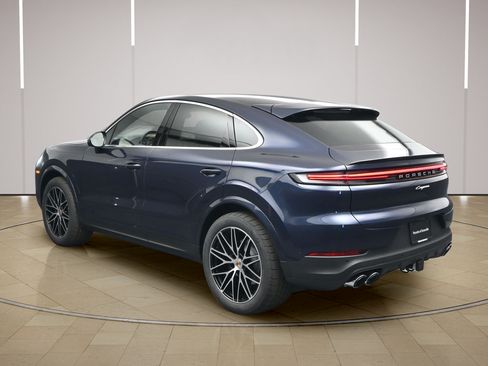 Certified 2026 Porsche Cayenne Coupe AWD/4WD image 3