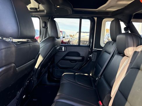 Used 2024 Jeep Wrangler Unlimited Rubicon image 12