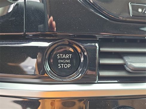 New 2025 Nissan Pathfinder Platinum w/ Black Appearance Package image 31