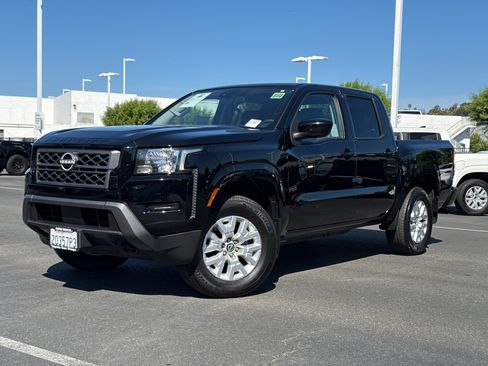 Used 2022 Nissan Frontier SV AWD/4WD image 2