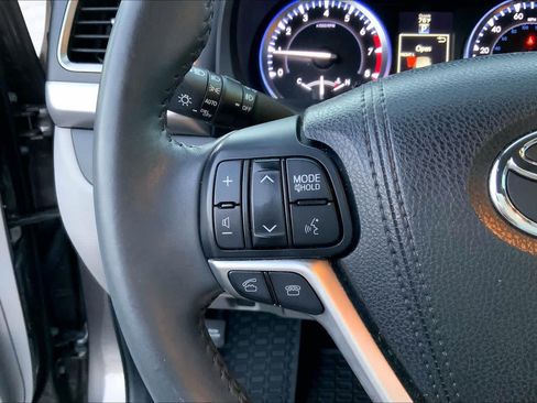 Used 2016 Toyota Highlander XLE FWD image 23