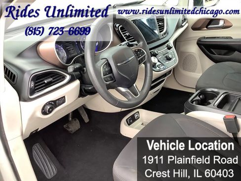 Used 2017 Chrysler Pacifica Touring Plus w/ Tire & Wheel Group image 15