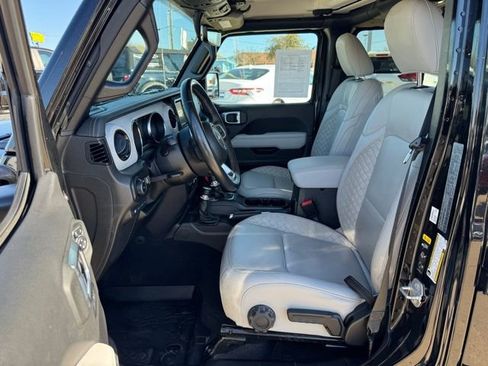 Used 2021 Jeep Wrangler Unlimited Sahara image 11