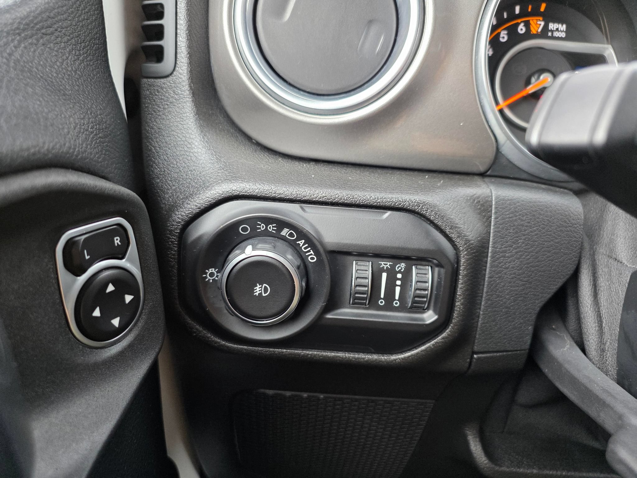 Used 2018 Jeep Wrangler Unlimited Sahara AWD/4WD image 20